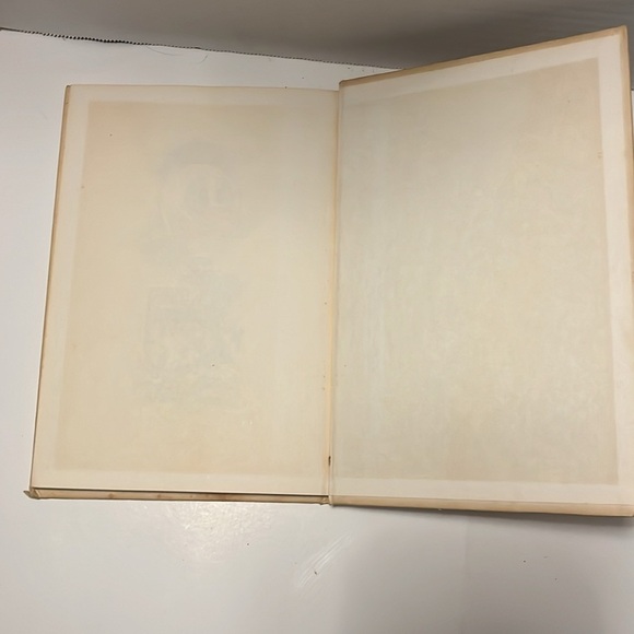 1988 Disney year book - Picture 3 of 7